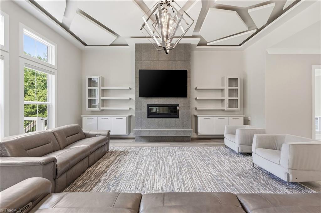Welcome to this modern custom luxury home by Walraven Signature Homes, – image 10