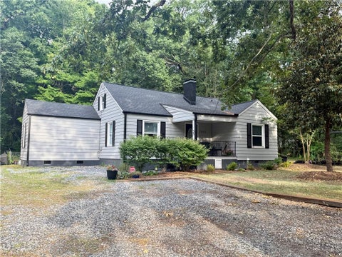 Homes For Sale - 2605 Pinecroft Road<br/> Greensboro, NC 27407