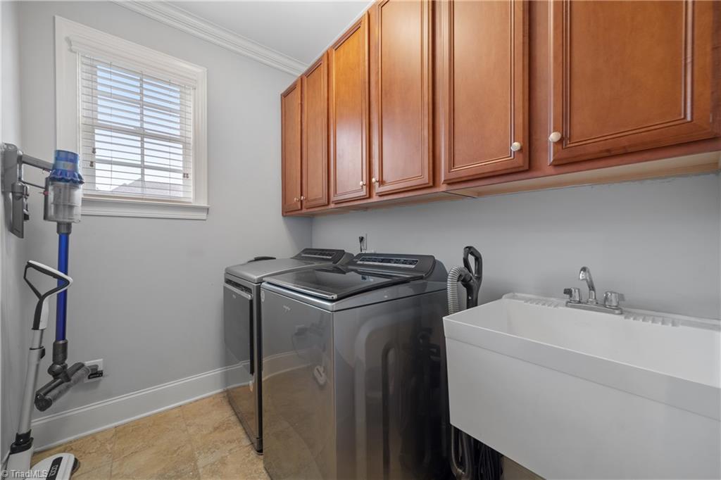 Kernersville, North Carolina 27284, United States, 4 Bedrooms Bedrooms, ,4 BathroomsBathrooms,Residential,Active,174434