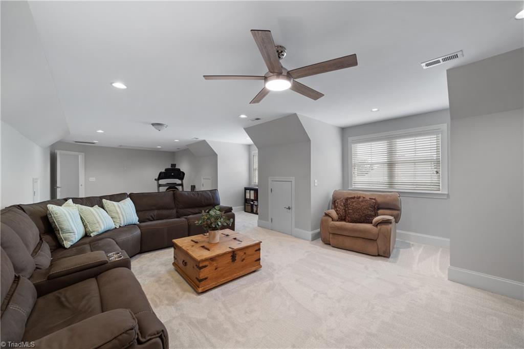 Kernersville, North Carolina 27284, United States, 4 Bedrooms Bedrooms, ,4 BathroomsBathrooms,Residential,Active,174434