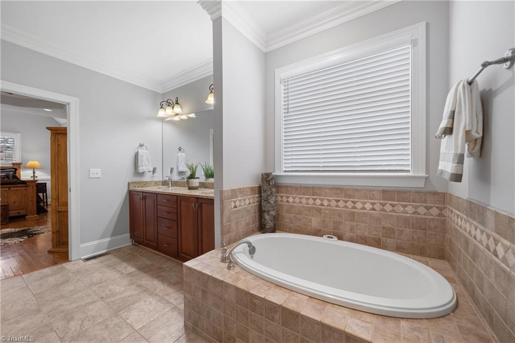 Kernersville, North Carolina 27284, United States, 4 Bedrooms Bedrooms, ,4 BathroomsBathrooms,Residential,Active,174434