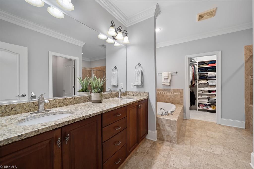 Kernersville, North Carolina 27284, United States, 4 Bedrooms Bedrooms, ,4 BathroomsBathrooms,Residential,Active,174434