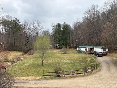 Mobile Home For Sale - 329 Graystone Road<br/> Mount Airy, NC 27030