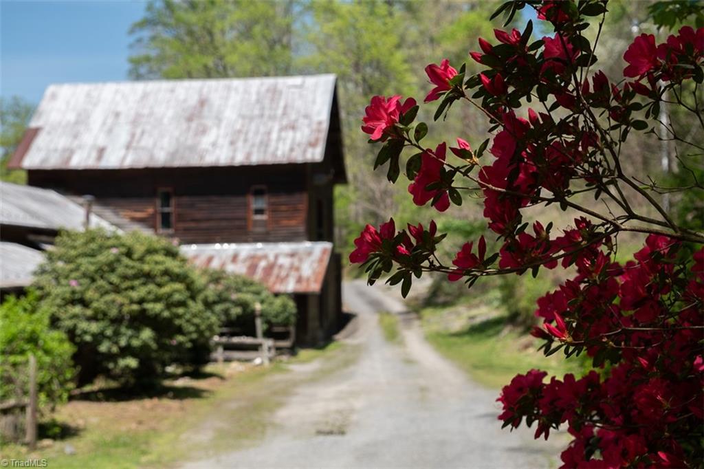 318 Elkin Creek Mill Road