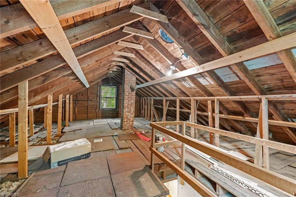 1105 Hawthorne Lane, Burlington, North Carolina image 32
