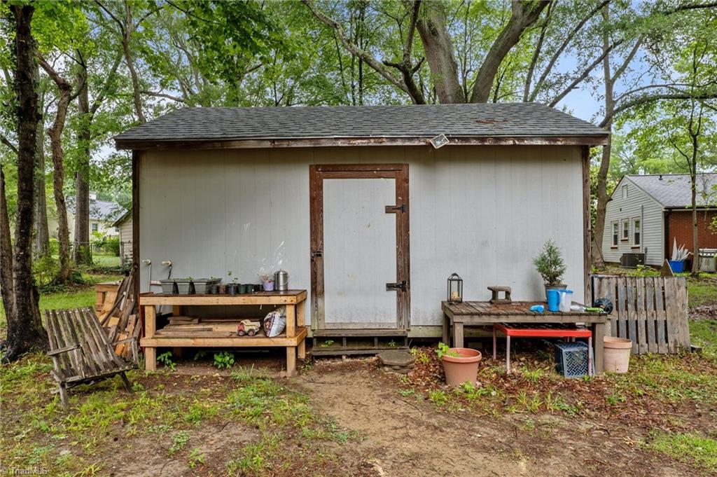 1105 Hawthorne Lane, Burlington, North Carolina image 30