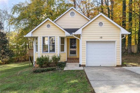 Homes For Sale - 10 Dunnberry Court<br/> Greensboro, NC 27455