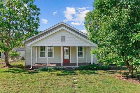 Homes For Sale - 1516 Brock Road<br/> Yadkinville, NC 27055