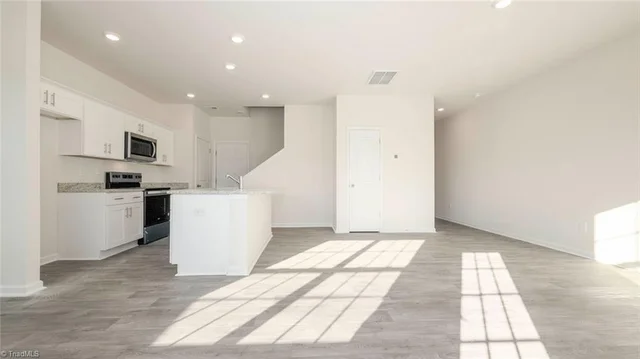 1602 Komondor Trail, photo 2 of 29