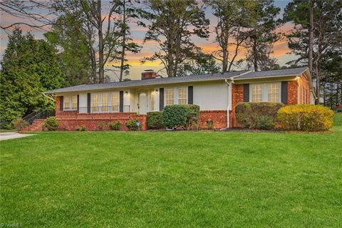 Homes For Sale - 4707 Ramblewood Drive<br/> Guilford County, Greensboro, NC 27406