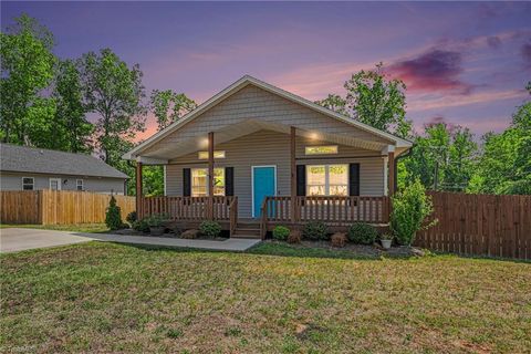 Homes For Sale - 211 Bethlehem Avenue<br/> Thomasville, NC 27360