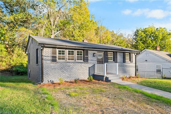 1447 EMERALD ST, WINSTON SALEM, NC 27105 - Image 58ea6f6914c5ec70d97b20da013cbbf3/2552280813