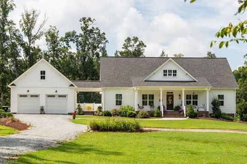 Homes For Sale - 808 John Black Road<br/> Davidson County, Lexington, NC 27292