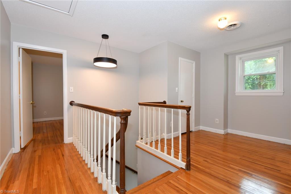 High Point, North Carolina 27265, United States, 4 Bedrooms Bedrooms, ,3 BathroomsBathrooms,Residential,Pending,161429