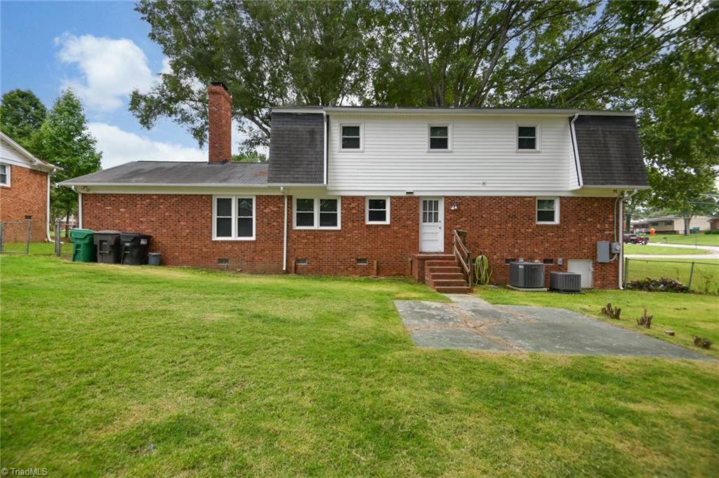 High Point, North Carolina 27265, United States, 4 Bedrooms Bedrooms, ,3 BathroomsBathrooms,Residential,Pending,161429