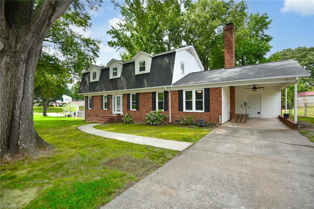 High Point, North Carolina 27265, United States, 4 Bedrooms Bedrooms, ,3 BathroomsBathrooms,Residential,Pending,161429