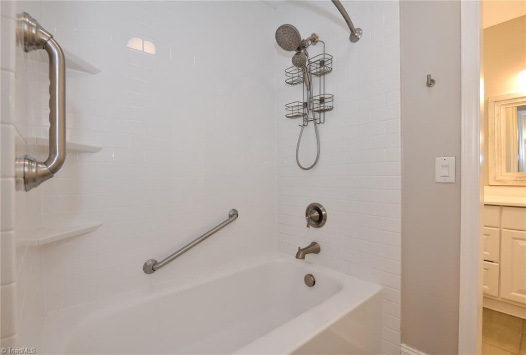 High Point, North Carolina 27265, United States, 4 Bedrooms Bedrooms, ,3 BathroomsBathrooms,Residential,Pending,161429