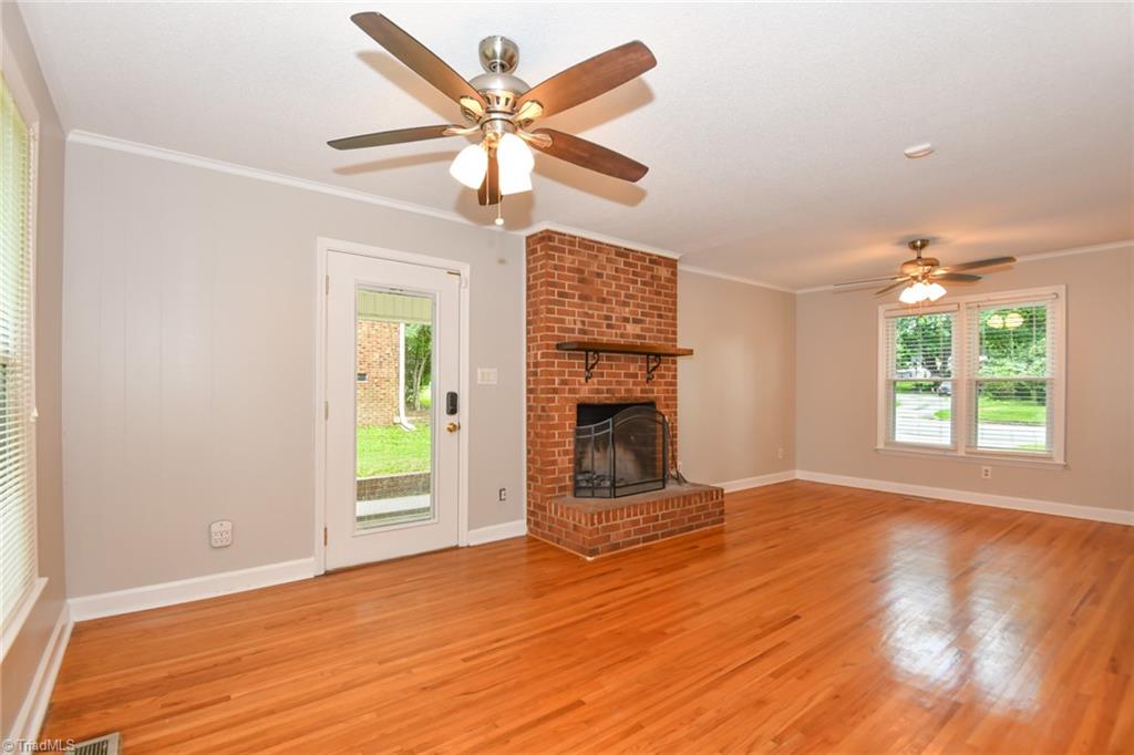 High Point, North Carolina 27265, United States, 4 Bedrooms Bedrooms, ,3 BathroomsBathrooms,Residential,Pending,161429