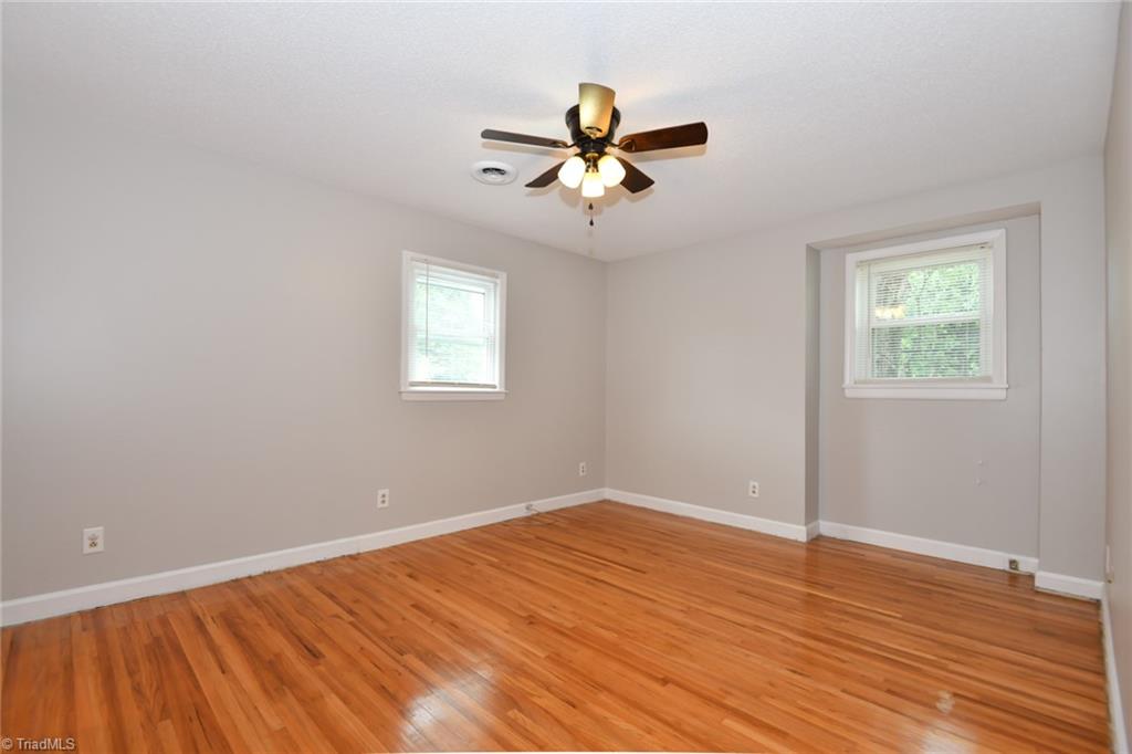 High Point, North Carolina 27265, United States, 4 Bedrooms Bedrooms, ,3 BathroomsBathrooms,Residential,Pending,161429