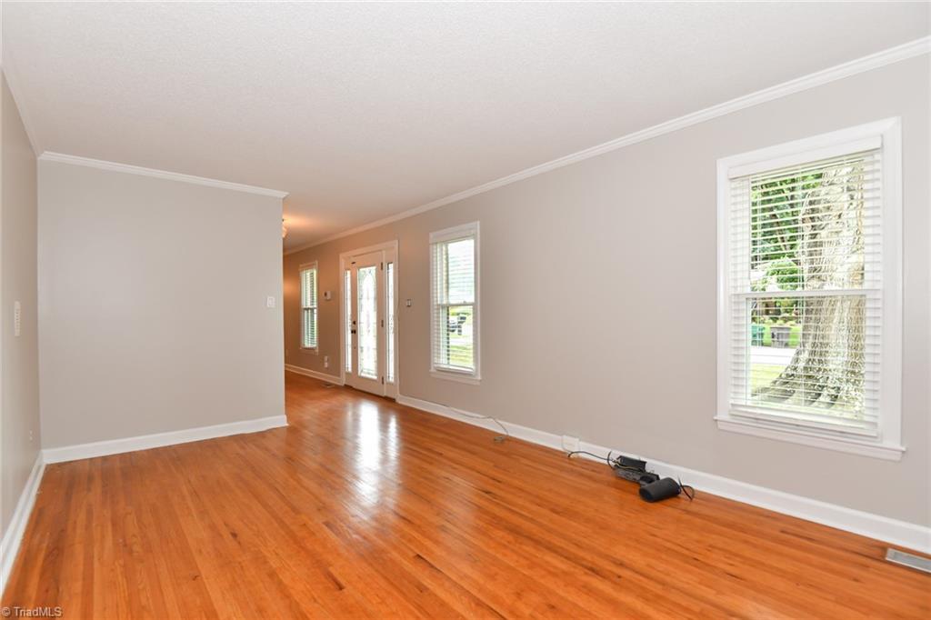 High Point, North Carolina 27265, United States, 4 Bedrooms Bedrooms, ,3 BathroomsBathrooms,Residential,Pending,161429