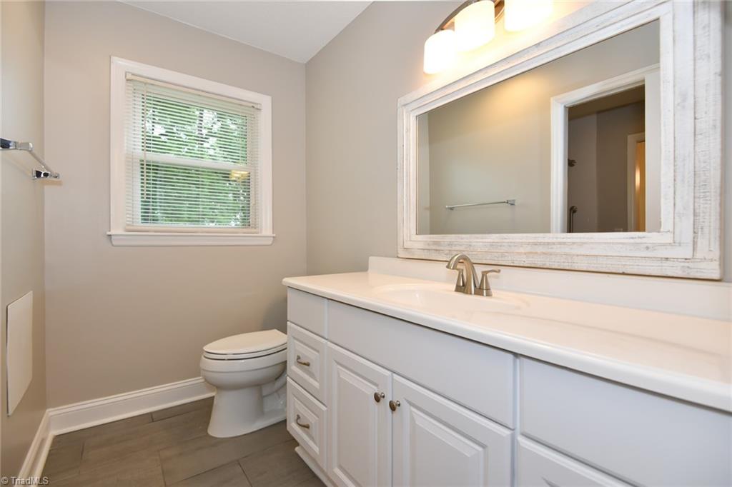 High Point, North Carolina 27265, United States, 4 Bedrooms Bedrooms, ,3 BathroomsBathrooms,Residential,Pending,161429