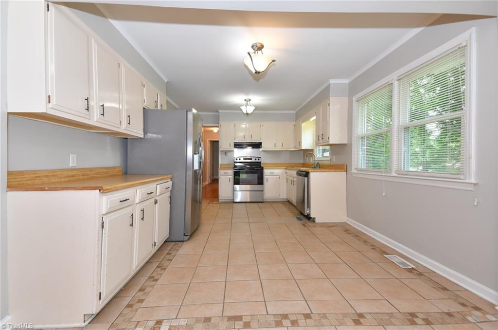 High Point, North Carolina 27265, United States, 4 Bedrooms Bedrooms, ,3 BathroomsBathrooms,Residential,Pending,161429