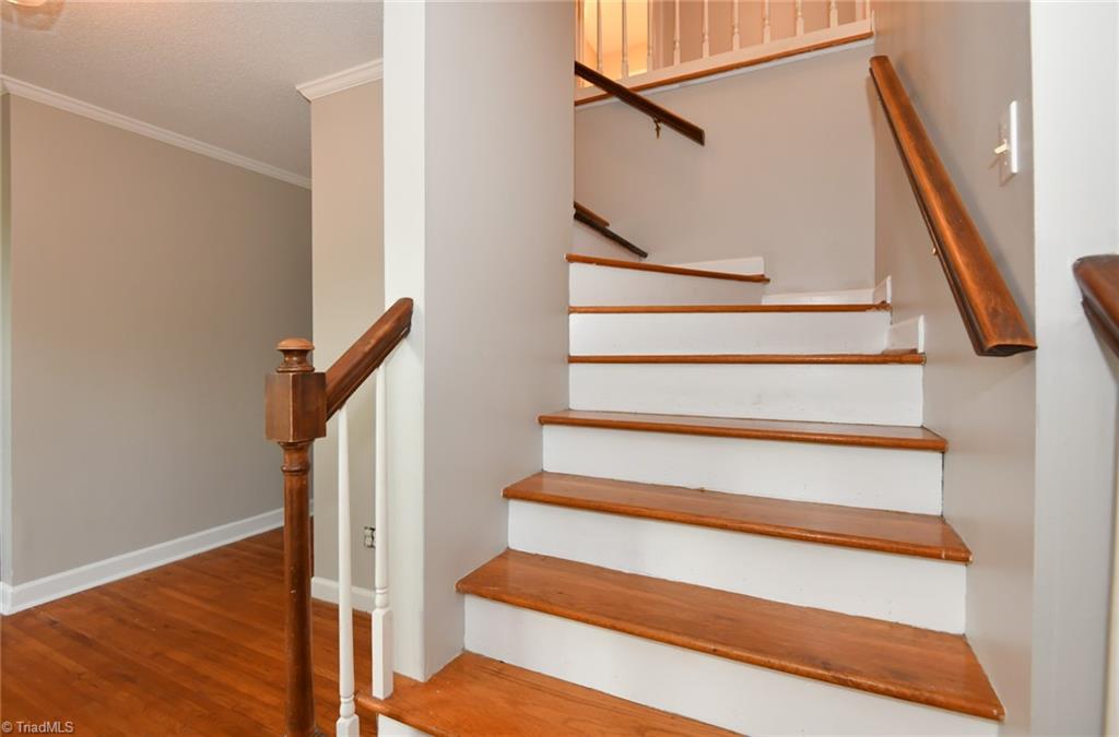 High Point, North Carolina 27265, United States, 4 Bedrooms Bedrooms, ,3 BathroomsBathrooms,Residential,Pending,161429