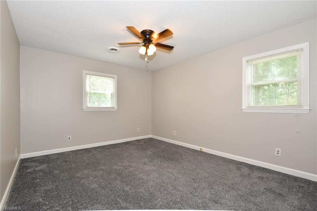 High Point, North Carolina 27265, United States, 4 Bedrooms Bedrooms, ,3 BathroomsBathrooms,Residential,Pending,161429