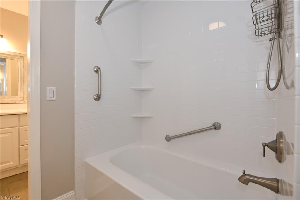 High Point, North Carolina 27265, United States, 4 Bedrooms Bedrooms, ,3 BathroomsBathrooms,Residential,Pending,161429