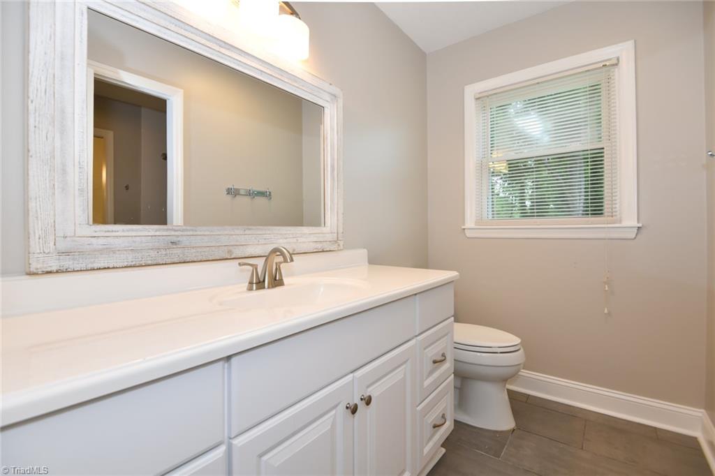 High Point, North Carolina 27265, United States, 4 Bedrooms Bedrooms, ,3 BathroomsBathrooms,Residential,Pending,161429