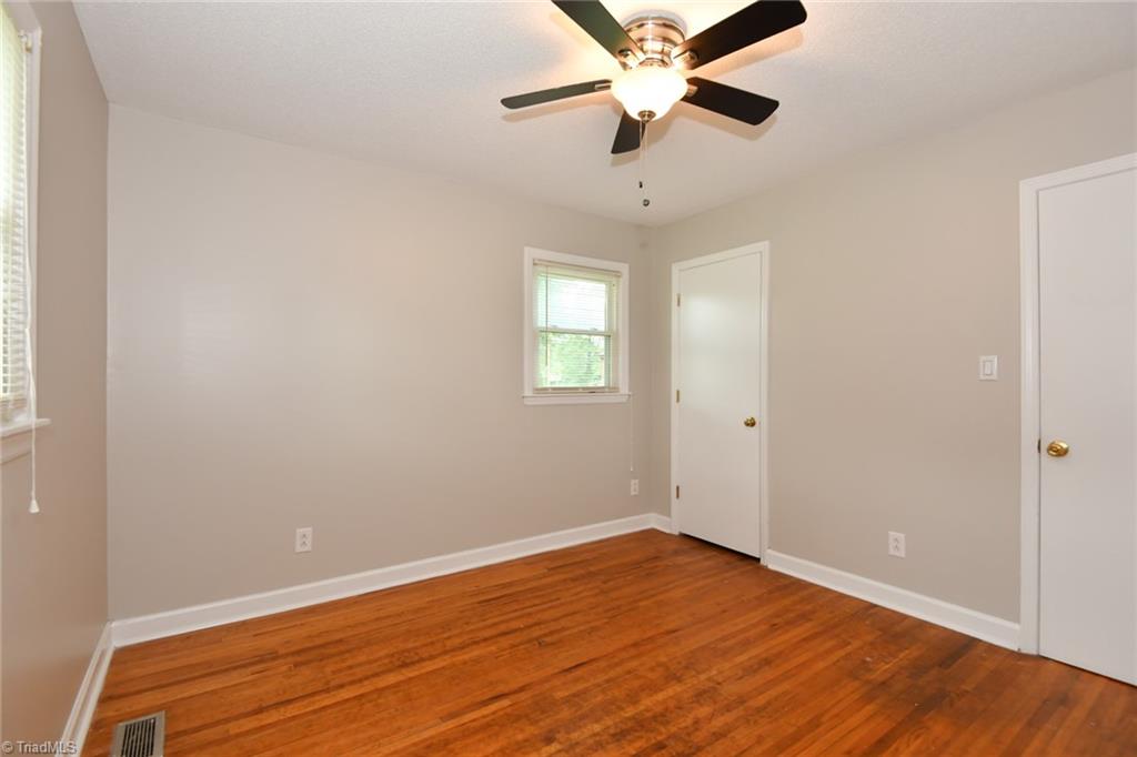 High Point, North Carolina 27265, United States, 4 Bedrooms Bedrooms, ,3 BathroomsBathrooms,Residential,Pending,161429