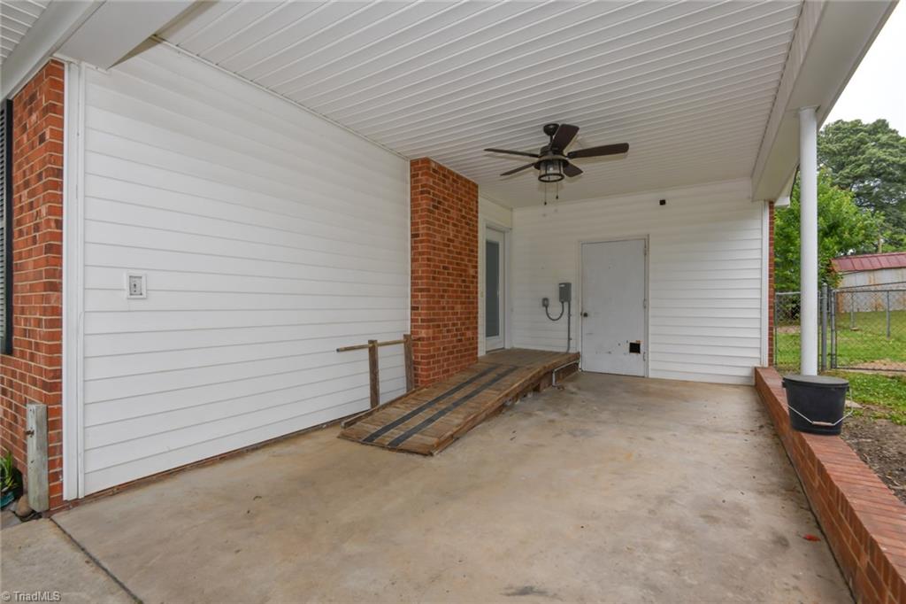 High Point, North Carolina 27265, United States, 4 Bedrooms Bedrooms, ,3 BathroomsBathrooms,Residential,Pending,161429