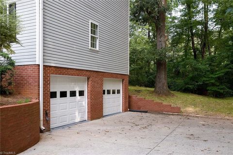 A home in Clemmons