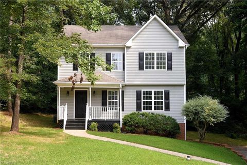 A home in Clemmons