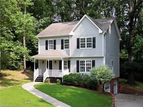 A home in Clemmons