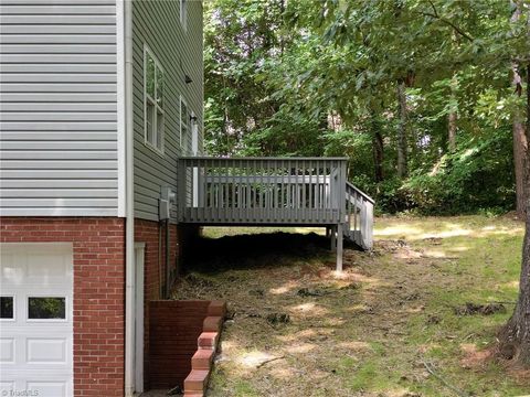 A home in Clemmons