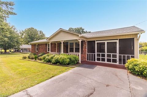 Homes For Sale - 132 Circle Loop<br/> Eden, NC 27288