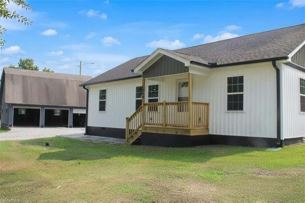 Photo of 1000 Pine Circle Drive, High Point, NC 27265 (MLS # 1229366)