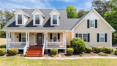 Homes For Sale - 1210 Foxhaven Drive<br/> Greensboro, NC 27455
