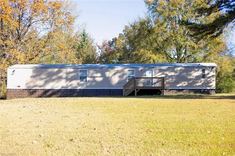 Homes For Sale - 4968 Fairview Drive Extension<br/> Trinity, NC 27370