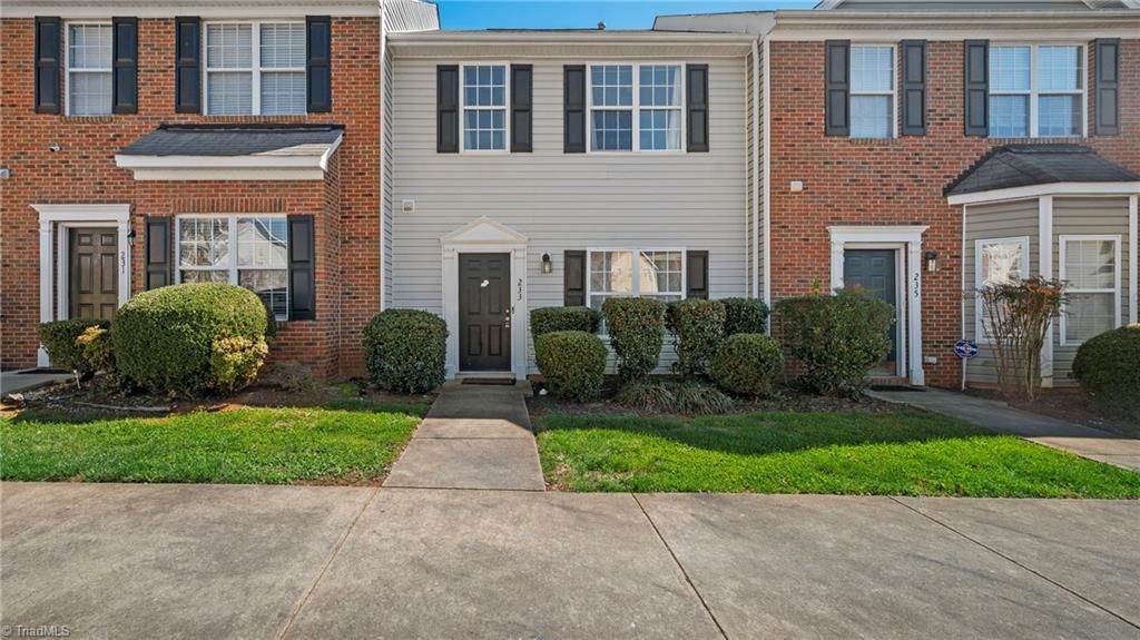 Photo of 233 Heritage Creek Way, Greensboro, NC 27405 (MLS # 1212227)