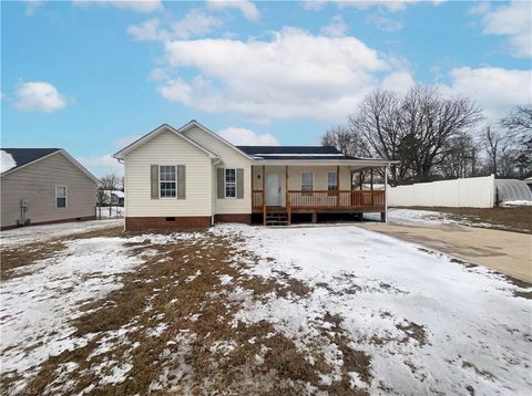 Homes For Sale - 131 Hasty Hill Road<br/> Thomasville, NC 27360