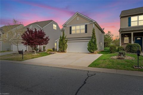 Homes For Sale - 120 Habersham Court<br/> Lexington, NC 27295