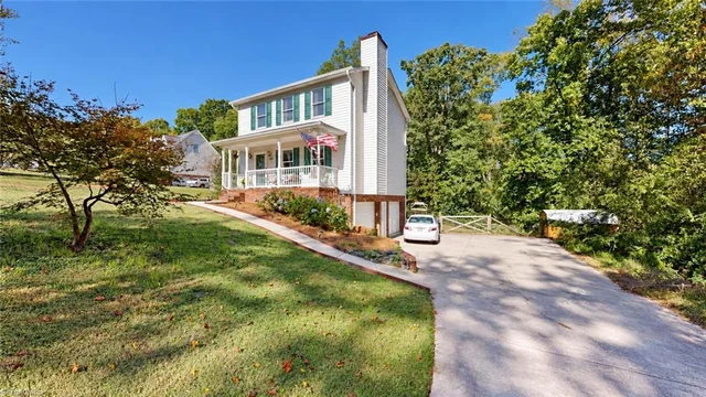 5051 Commodore Lane, photo 2 of 50