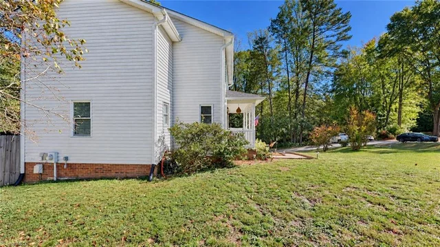 5051 Commodore Lane, photo 5 of 50