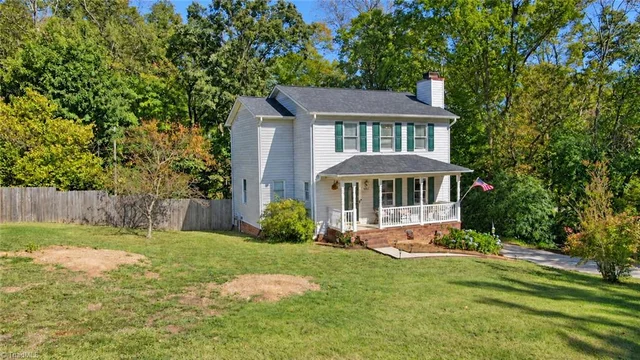 5051 Commodore Lane, photo 3 of 50
