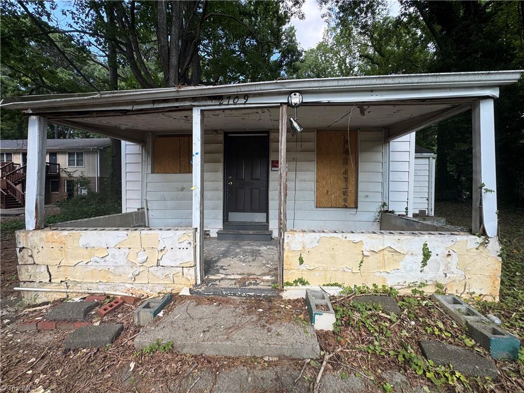 2709 Mcarthur Drive, Greensboro, NC, 27406