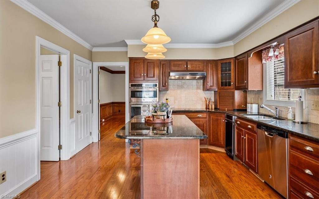 Greensboro, North Carolina 27403, United States, 3 Bedrooms Bedrooms, ,3 BathroomsBathrooms,Residential,Pending,82044