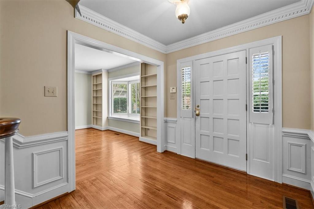 Greensboro, North Carolina 27403, United States, 3 Bedrooms Bedrooms, ,3 BathroomsBathrooms,Residential,Pending,82044