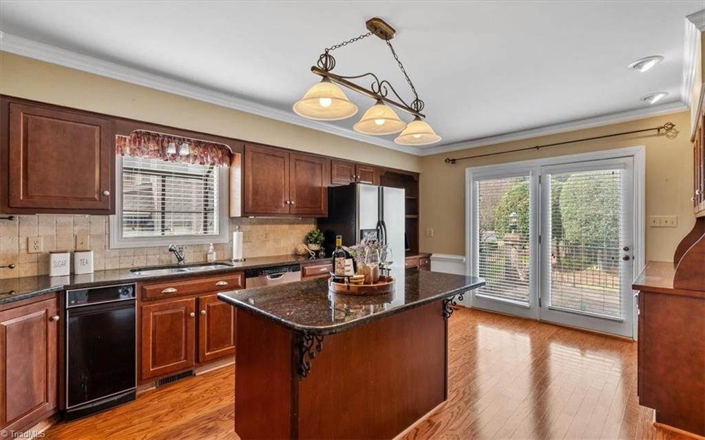 Greensboro, North Carolina 27403, United States, 3 Bedrooms Bedrooms, ,3 BathroomsBathrooms,Residential,Pending,82044